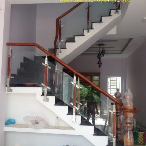 Cầu thang kính