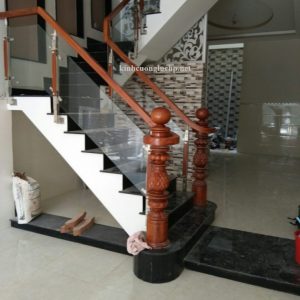 cầu thang kính trụ dài
