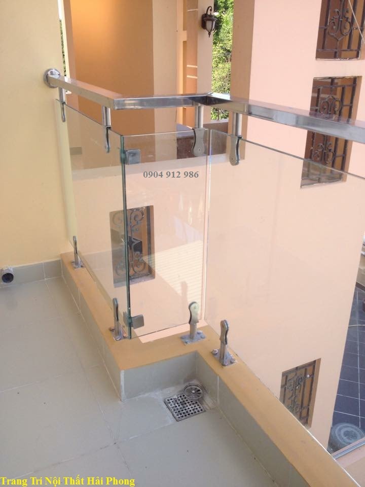 Lan can kính cường lực Lc02