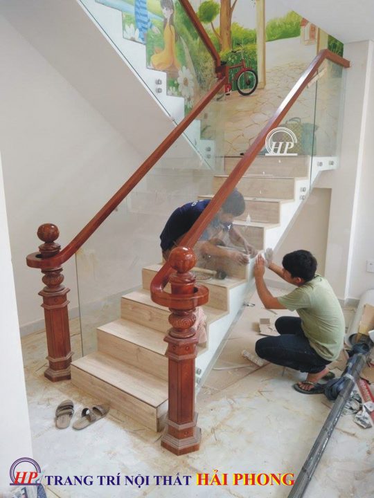 Cầu thang kính cường lực