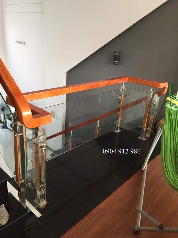 Cầu thang kính tại bình thạnh