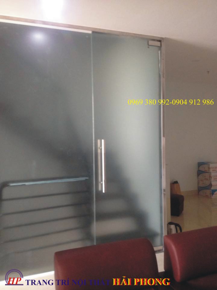 cửa kính cường lực