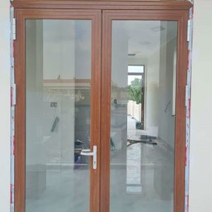 cửa đi 2 cánh màu vân gỗ