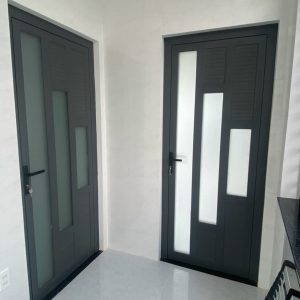 Cửa xingf 1 cánh chia ô