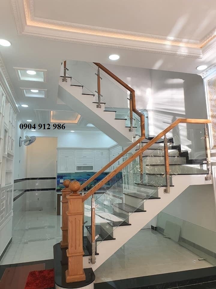 mẫu cầu thang kính hp35