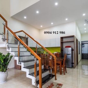 cầu thang kính trụ dài