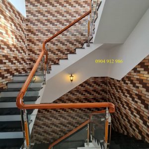 cầu thang kính tay vịn omega