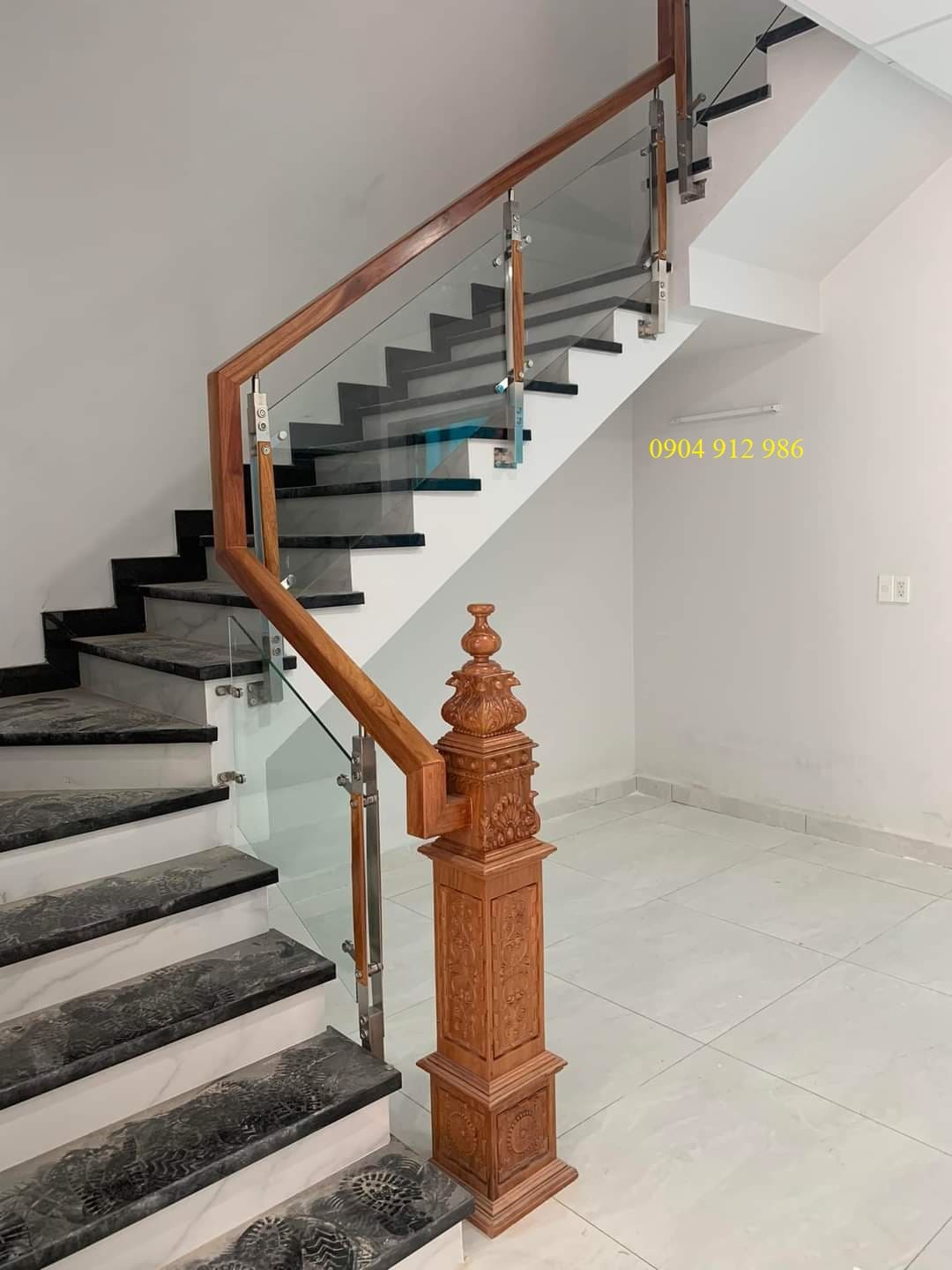 Cầu thang kính giá rẻ nhất tphcm