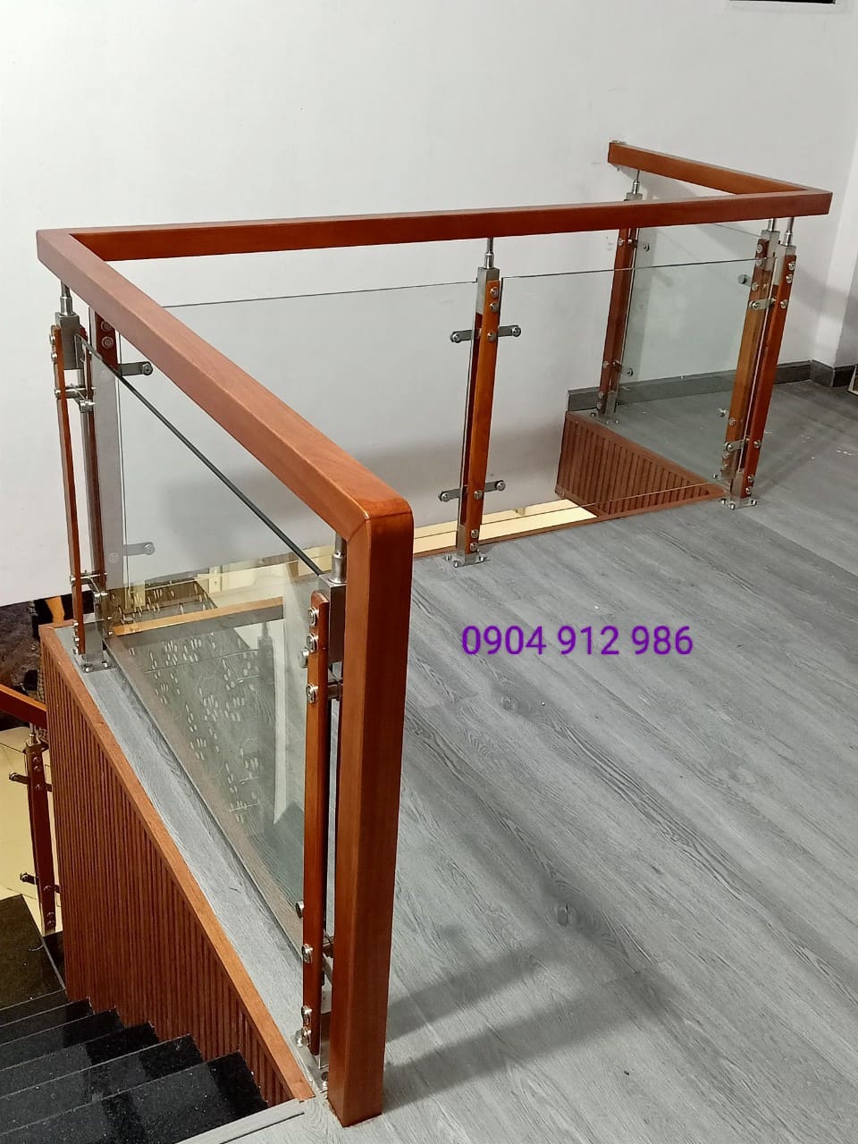 Cầu thang kính giá rẻ